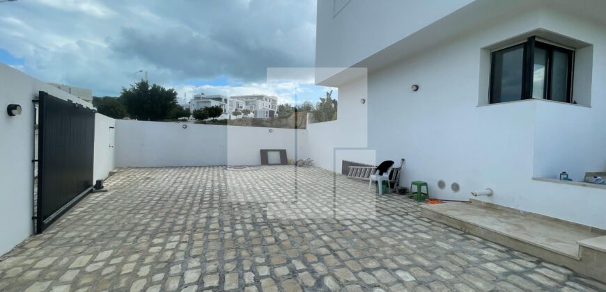 Villa S+3 neuve avec piscine, Gammarth supérieur
