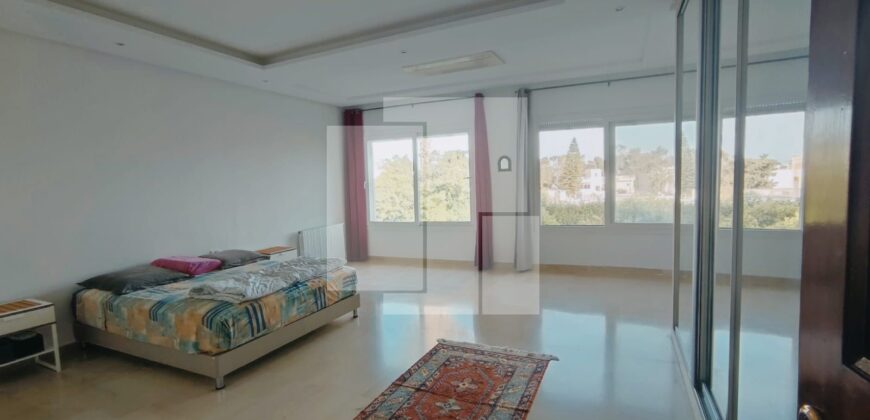 Villa S+4 avec jardin et piscine, Carthage