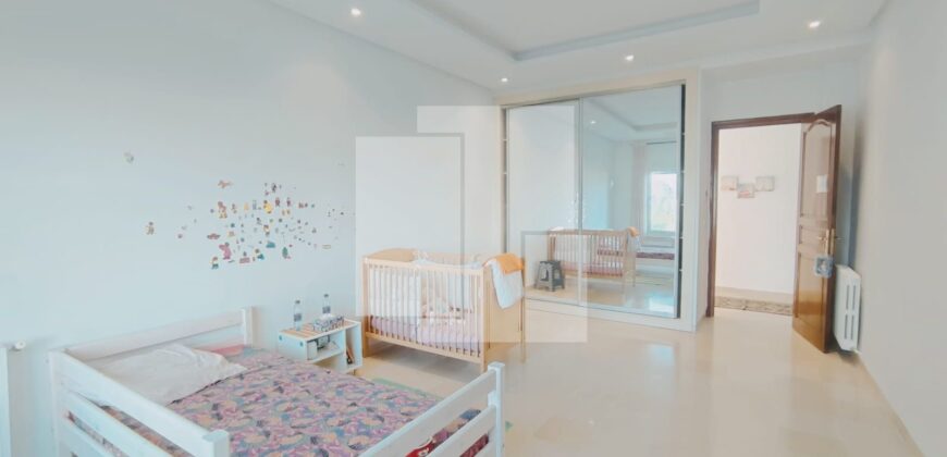 Villa S+4 avec jardin et piscine, Carthage