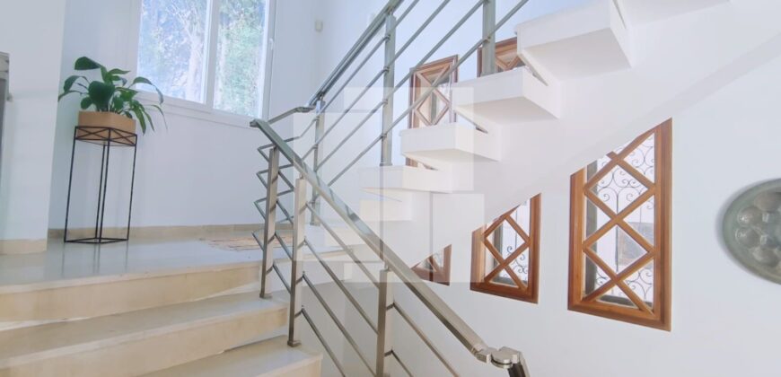 Villa S+4 avec jardin et piscine, Carthage