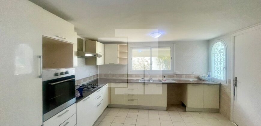 Villa S+5 avec vue sur mer, Gammarth supérieur