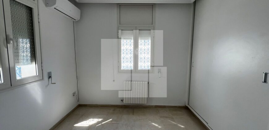 Villa S+4 avec jardin, Marsa Corniche