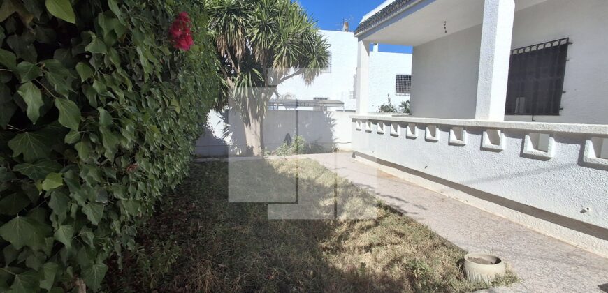 Villa de plain pied S+3 avec jardin, Marsa Ennassim