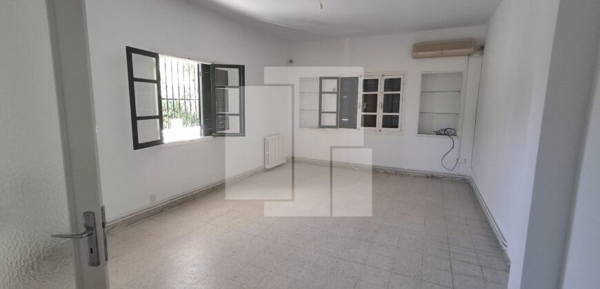 Villa de plain pied S+3 avec jardin, Marsa Ennassim