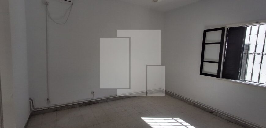 Villa de plain pied S+3 avec jardin, Marsa Ennassim