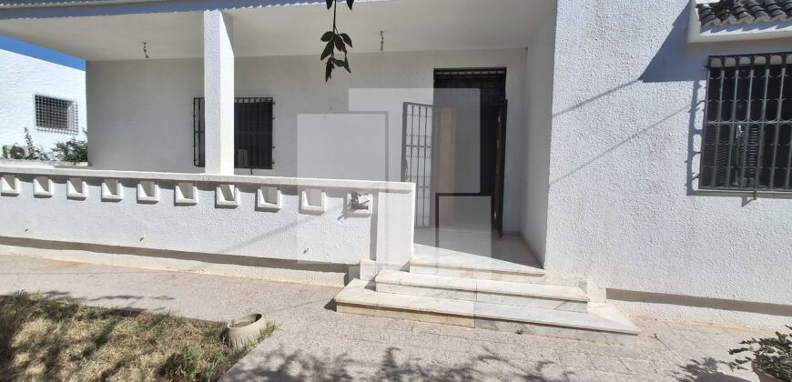 Villa de plain pied S+3 avec jardin, Marsa Ennassim