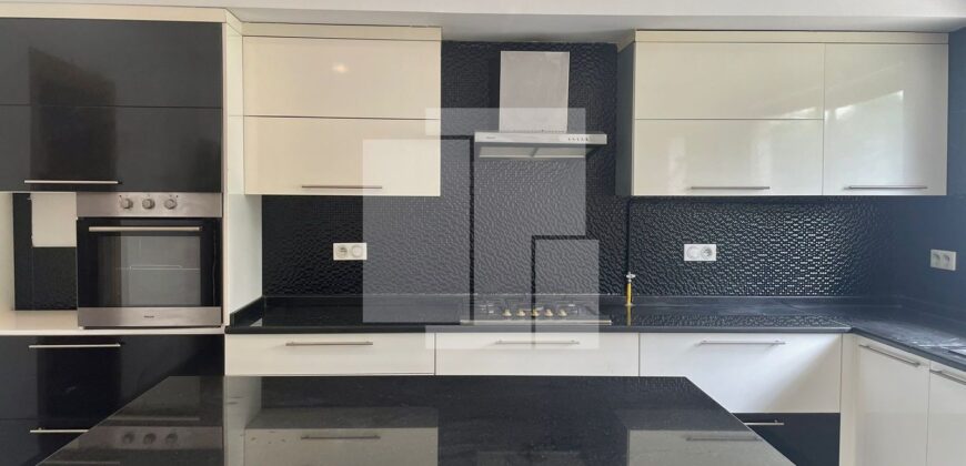 Villa S+4 moderne avec piscine, Gammarth supérieur