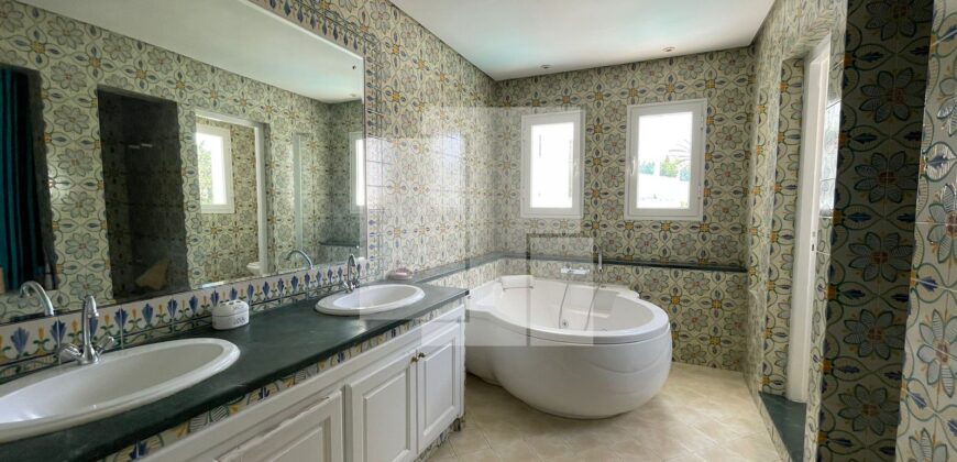 Villa S+6 meublé avec piscine, Sidi Bou Saïd