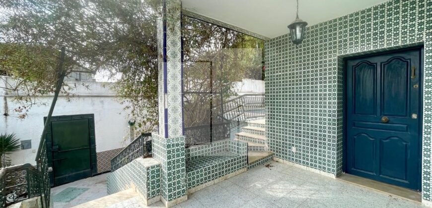 Villa S+5 avec piscine, La Marsa