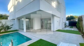 Villa S+4 moderne avec piscine, Gammarth
