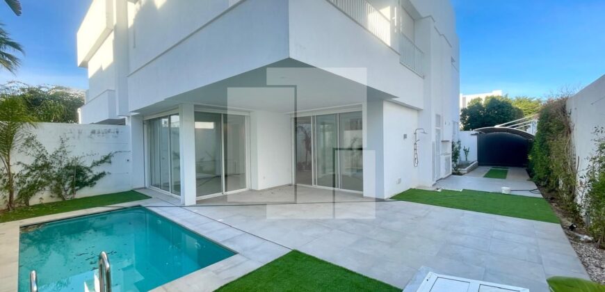 Villa S+4 moderne avec piscine, Gammarth
