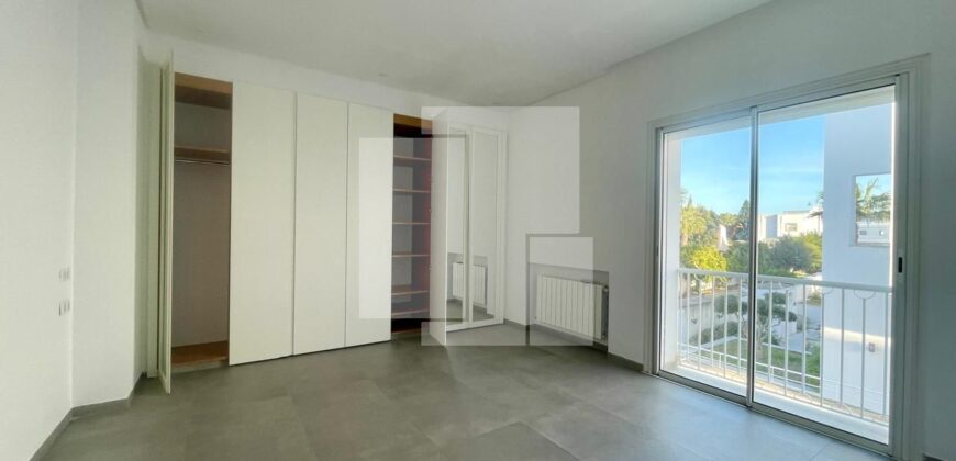 Villa S+4 moderne avec piscine, Gammarth