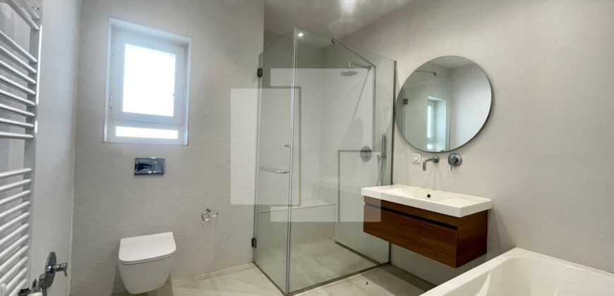 Villa S+4 moderne avec piscine, Gammarth