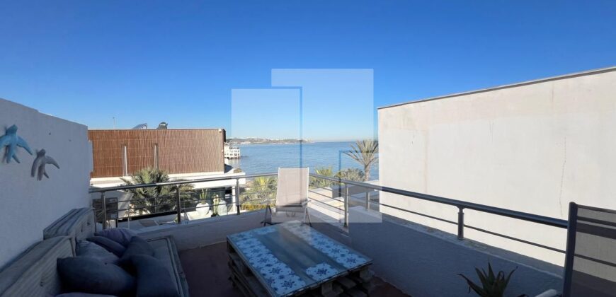 Triplex S+2 meublé pied dans l&rsquo;eau, Marsa corniche