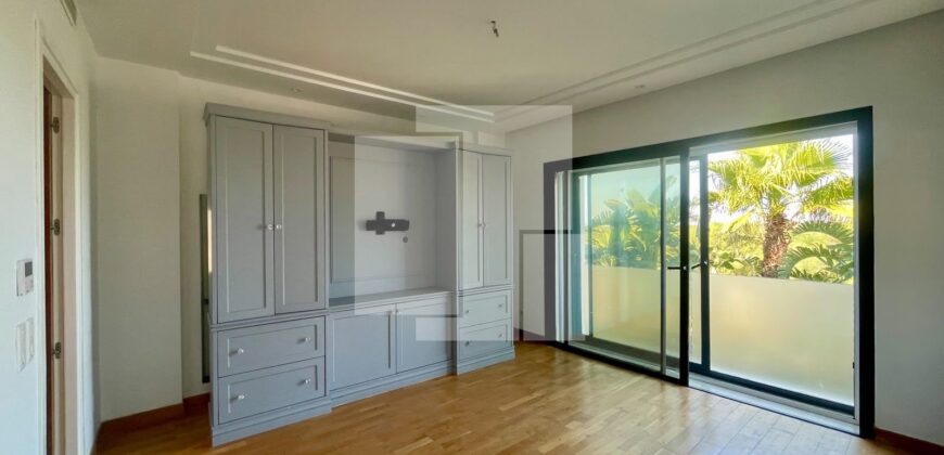Villa S+3 avec piscine et vue sur mer, Gammarth