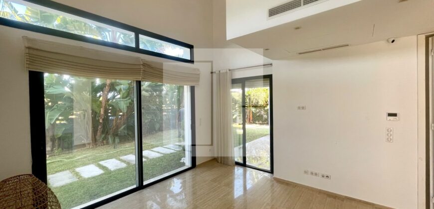 Villa S+3 avec piscine et vue sur mer, Gammarth
