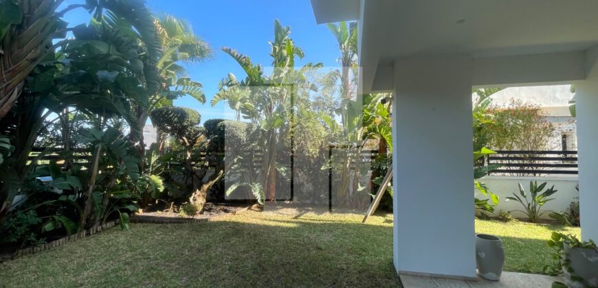 Villa S+3 avec piscine et vue sur mer, Gammarth