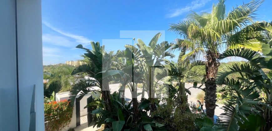 Villa S+3 avec piscine et vue sur mer, Gammarth