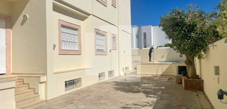 Villa S+4 avec piscine, Gammarth