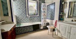 Villa S+6 avec jardin, La marsa