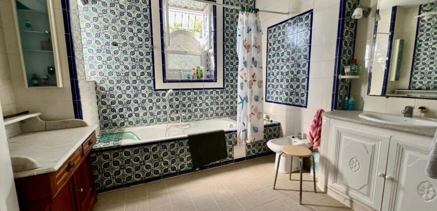Villa S+6 avec jardin, La marsa