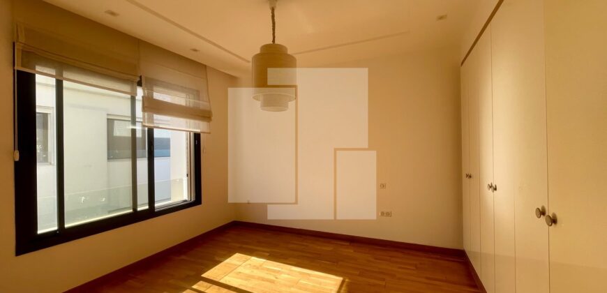Villa S+3 avec piscine et vue sur mer, Gammarth