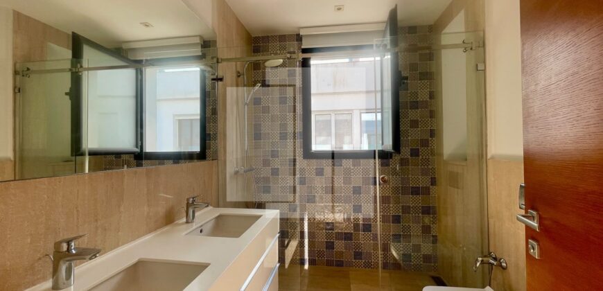 Villa S+3 avec piscine et vue sur mer, Gammarth
