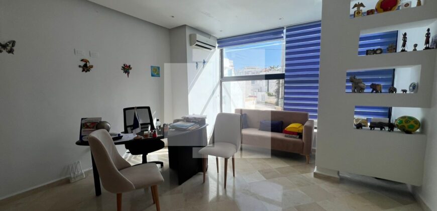 Bureau situé sur une artère principale, Marsa Ville.
