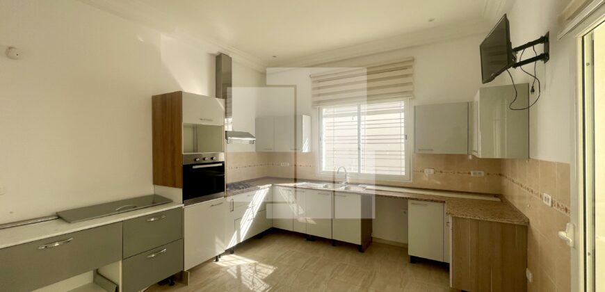 Villa S+3 vide avec jardin, Gammarth
