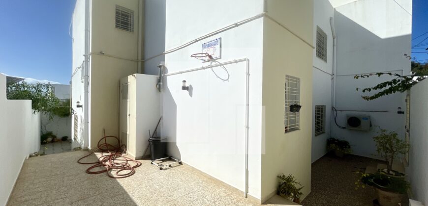 Villa S+3 vide avec jardin, Gammarth