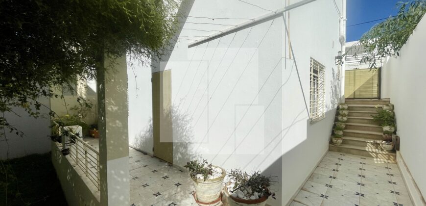 Villa S+3 vide avec jardin, Gammarth
