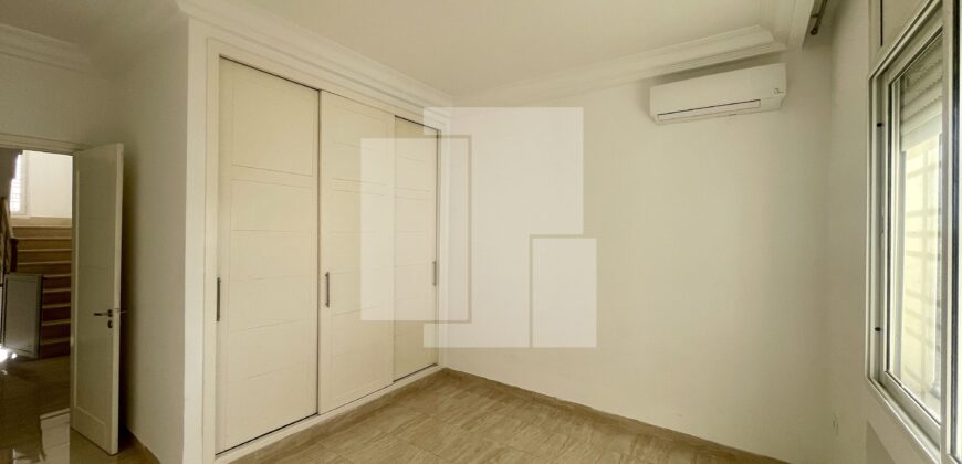 Villa S+3 vide avec jardin, Gammarth