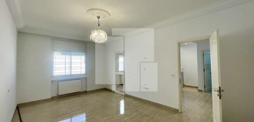 Villa S+3 vide avec jardin, Gammarth