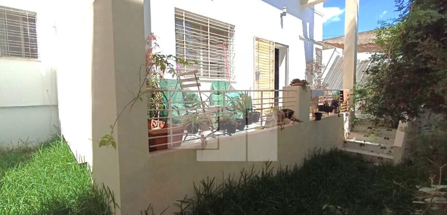 Villa S+3 vide avec jardin, Gammarth