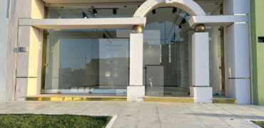 Local commercial sur la route principale, La Marsa