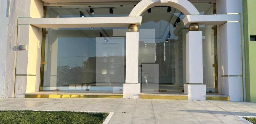 Local commercial sur la route principale, La Marsa