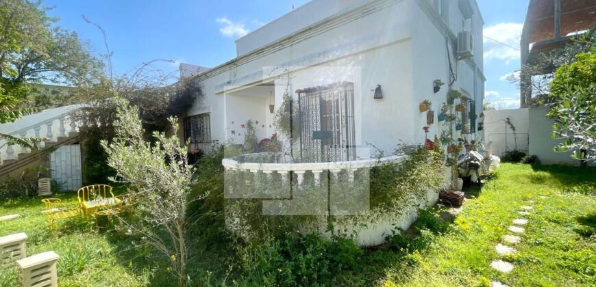 Maison S+3 vide avec jardin, Gammarth village