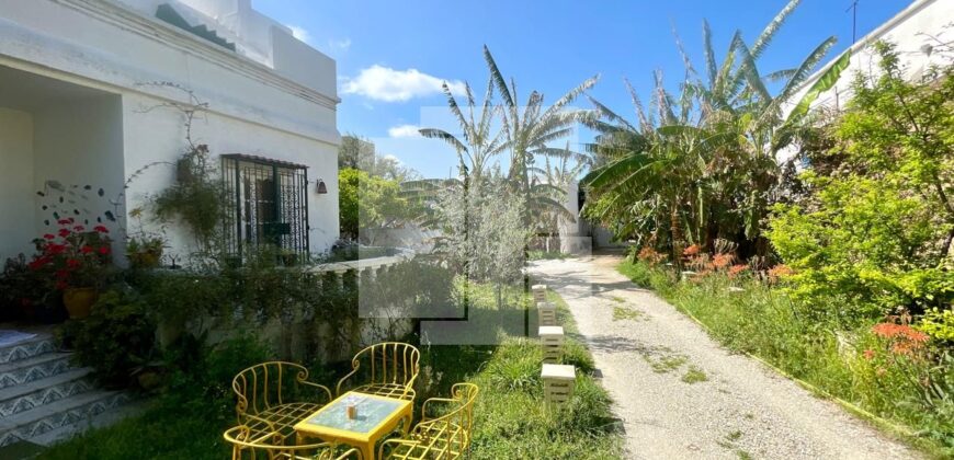 Maison S+3 vide avec jardin, Gammarth village