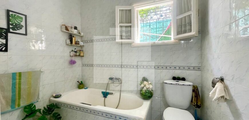 Maison S+3 vide avec jardin, Gammarth village