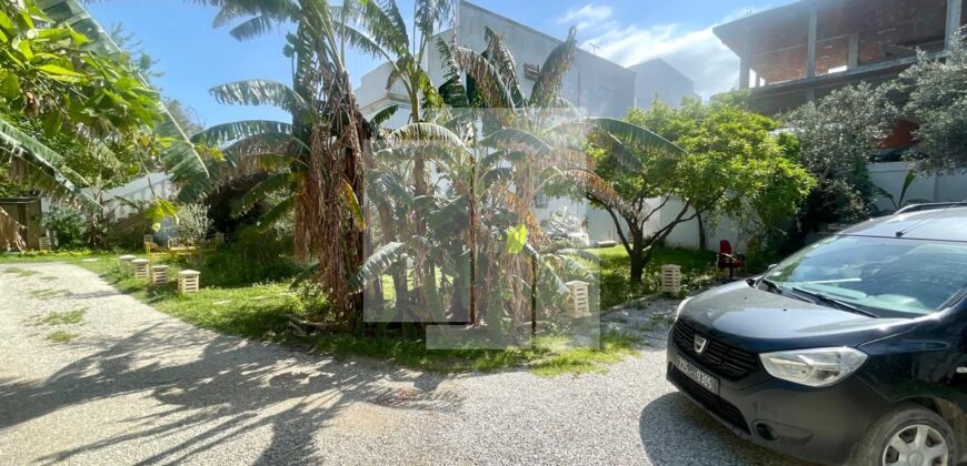 Maison S+3 vide avec jardin, Gammarth village