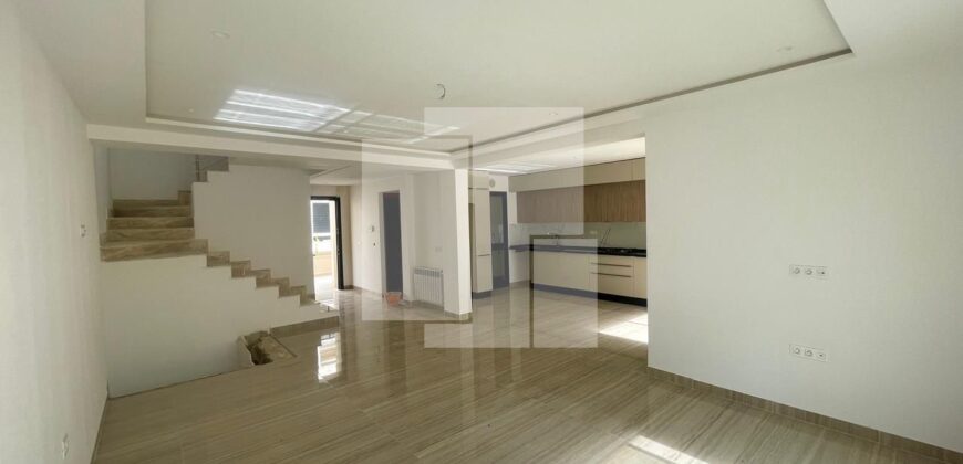 Triplex S+4 neuf avec piscine, Gammarth