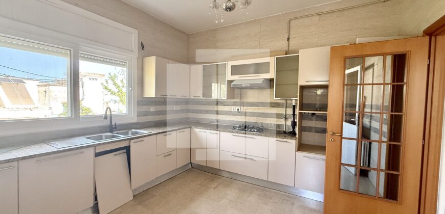 Etage de villa S+3 avec jardin, Carthage Dermech