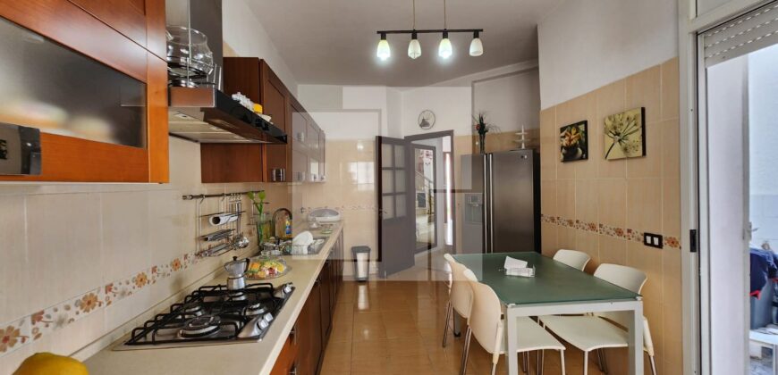 Villa S+3 avec piscine, La marsa