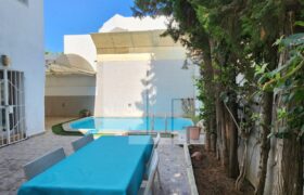 Villa S+3 avec piscine, La marsa