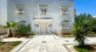 Villa S+5 avec jardin, La Marsa