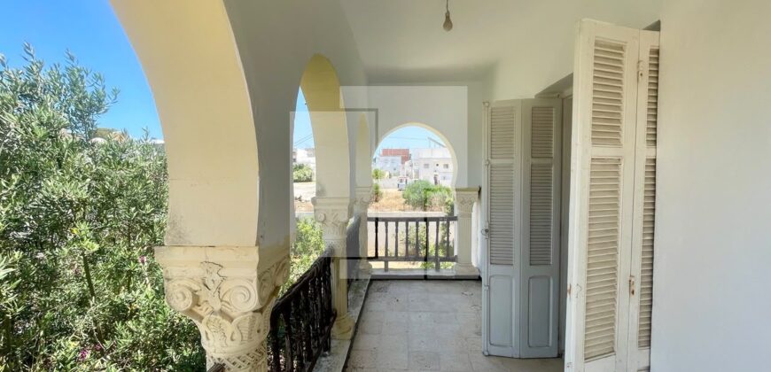 Villa S+5 avec jardin, La Marsa