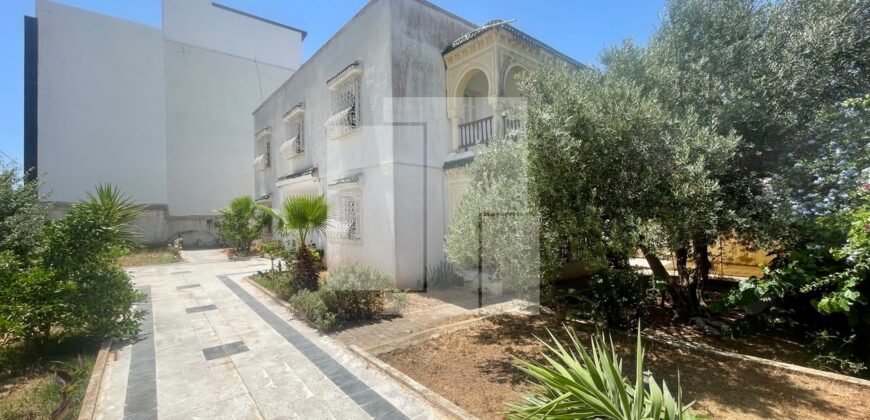 Villa S+5 avec jardin, La Marsa