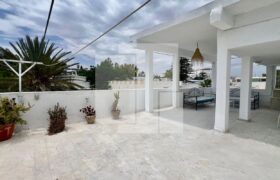 Villa S+3 meublée avec rooftop, Marsa corniche