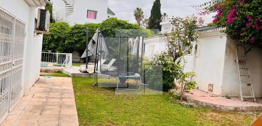 Spacieuse villa S+6 avec piscine, Carthage