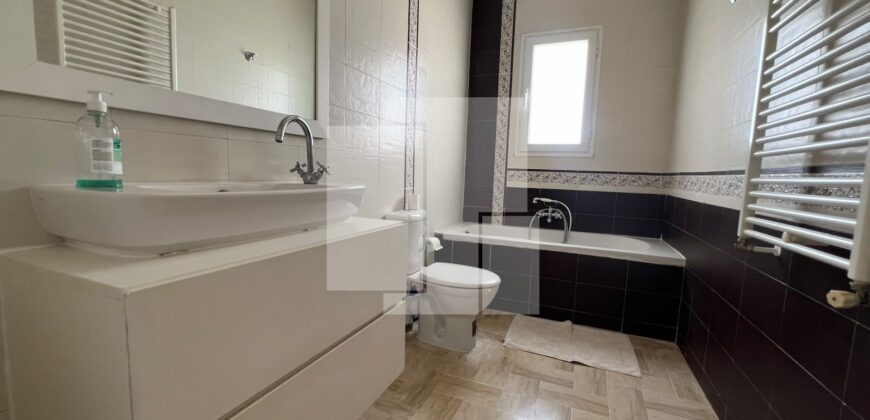 Étage de villa S+3 meublé avec rooftop,Marsa.